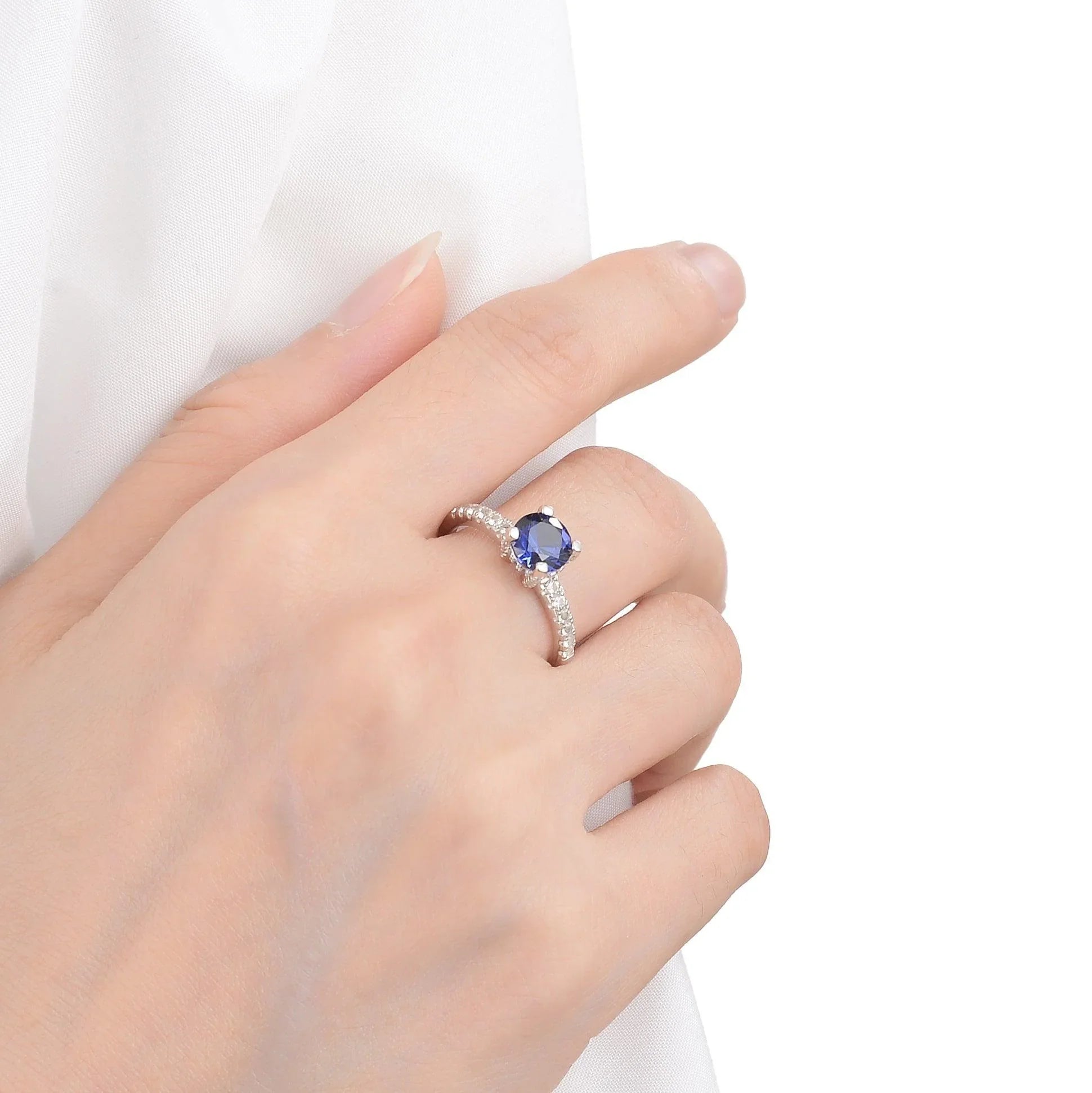 Ceylon Sapphire Round Solitare Ring - Fine Diamond