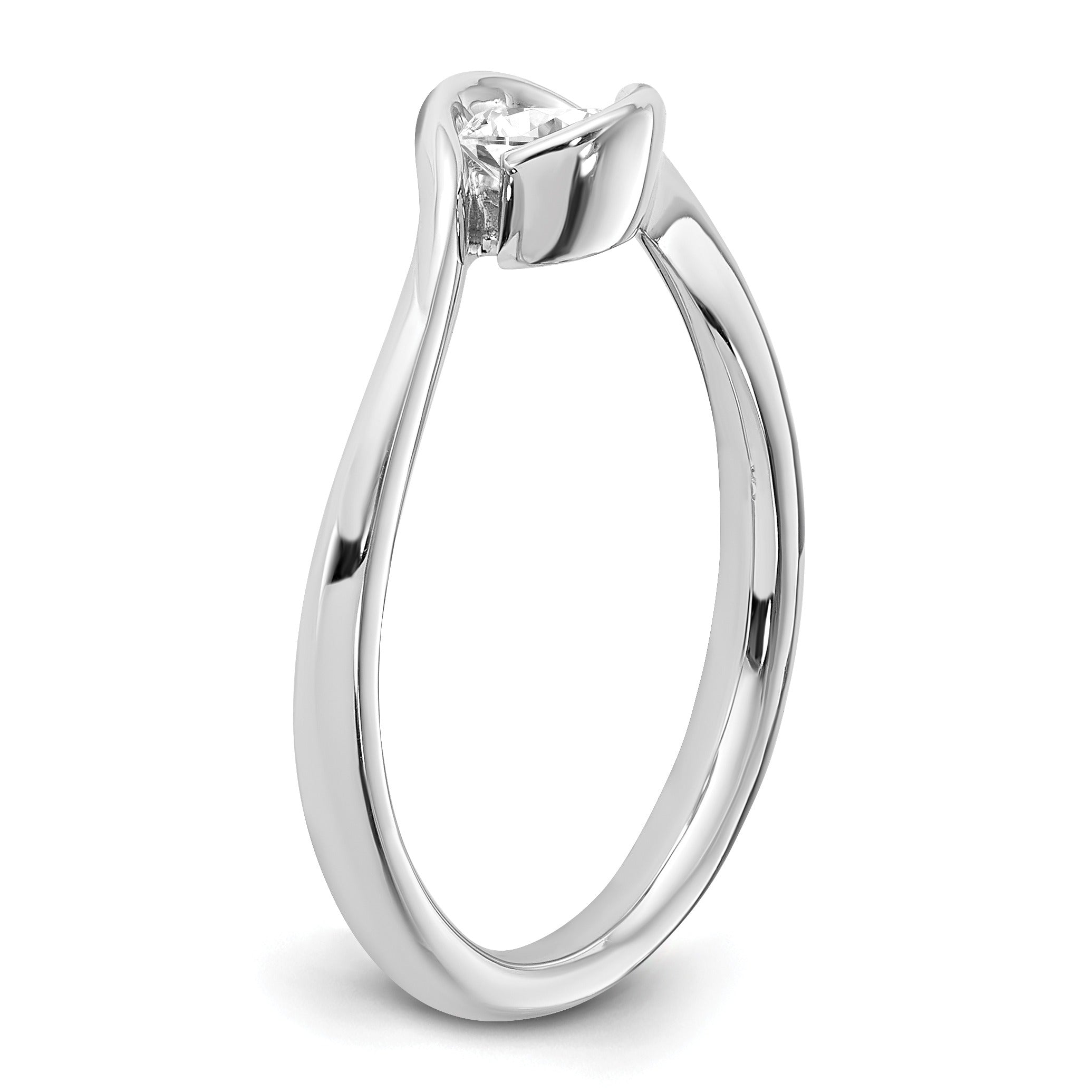 Lab Grown Diamond Round Solitaire Engagement Ring
